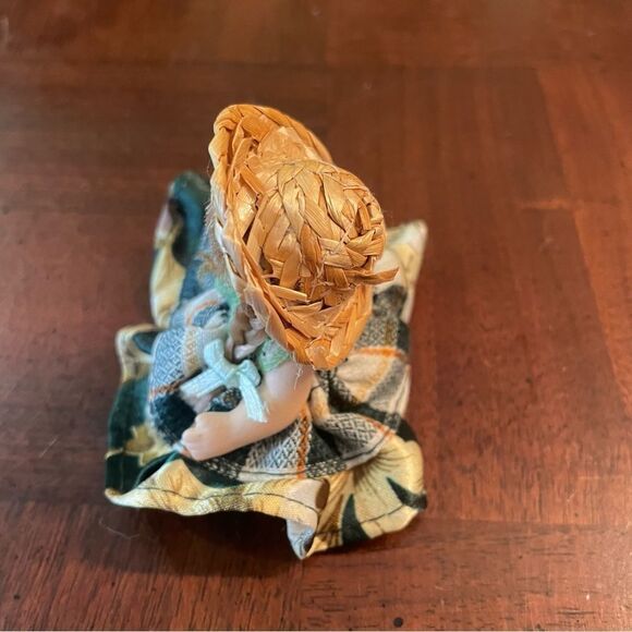 Vintage Doll Anne of Green Gables Figurine 2.5" tall - Picture 5 of 7